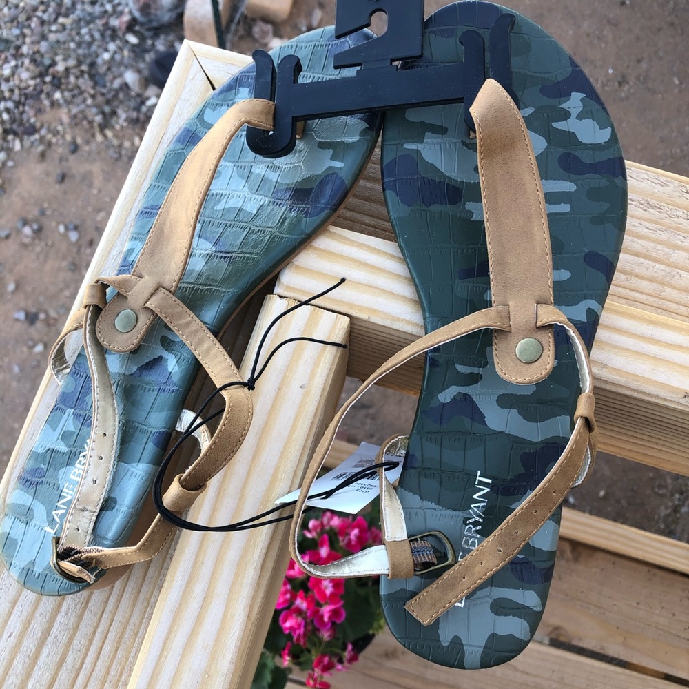 NWT Lane Bryant size 10w t-strap sandals